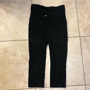 GapFit maternity capri black leggings
